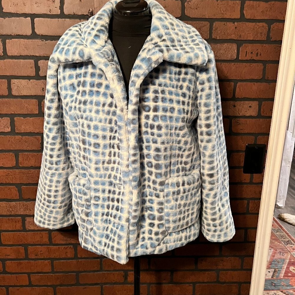 NWT Cousin Earl Faux Fur Fluffy jacket.  Size Med.  Blue animal print